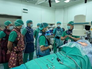 國際專家齊聚桃園醫院 體驗脊椎內視鏡手術新技術