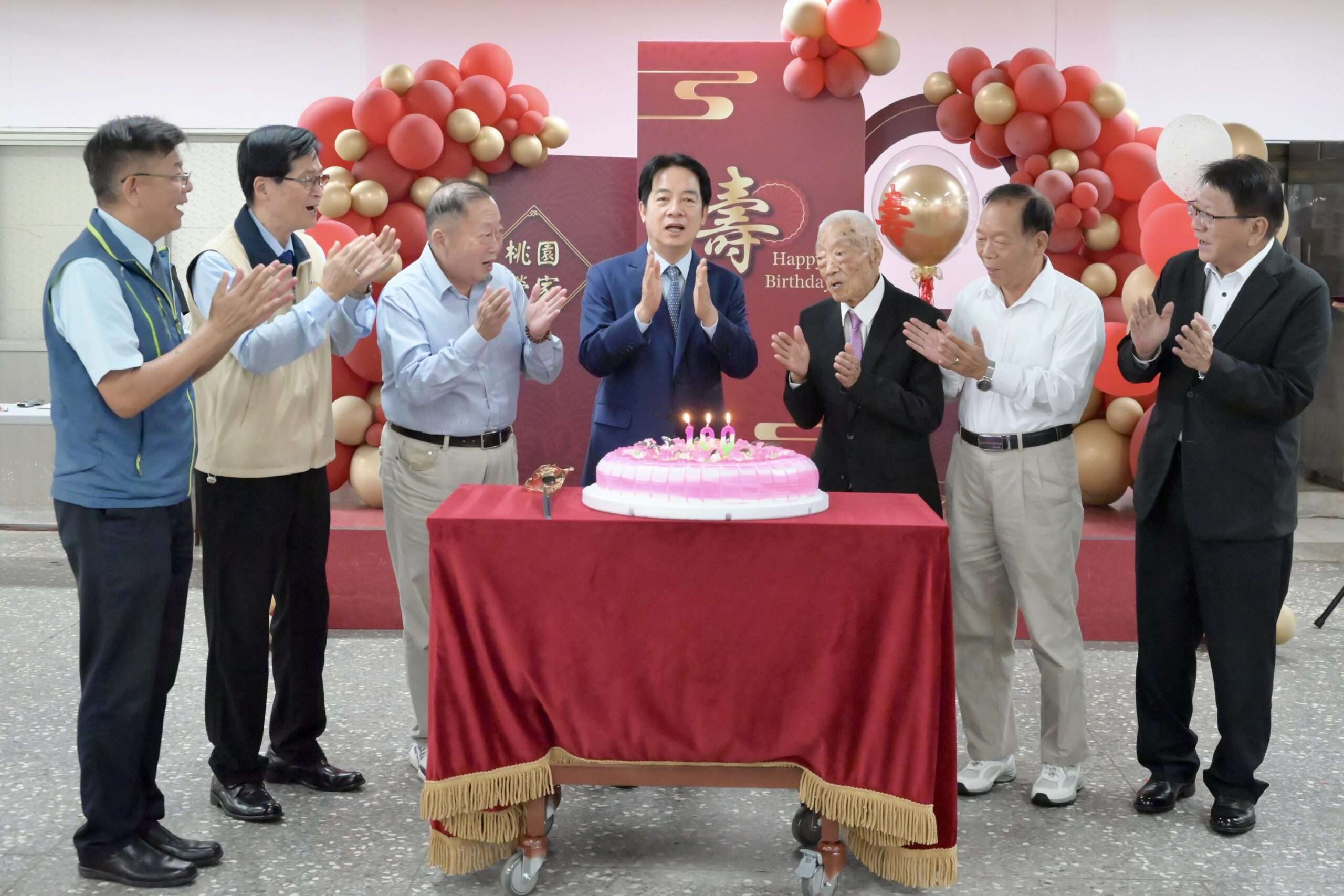 賴清德重陽節親訪桃園榮家 參觀智慧照護設施推動健康台灣 291534 0 scaled