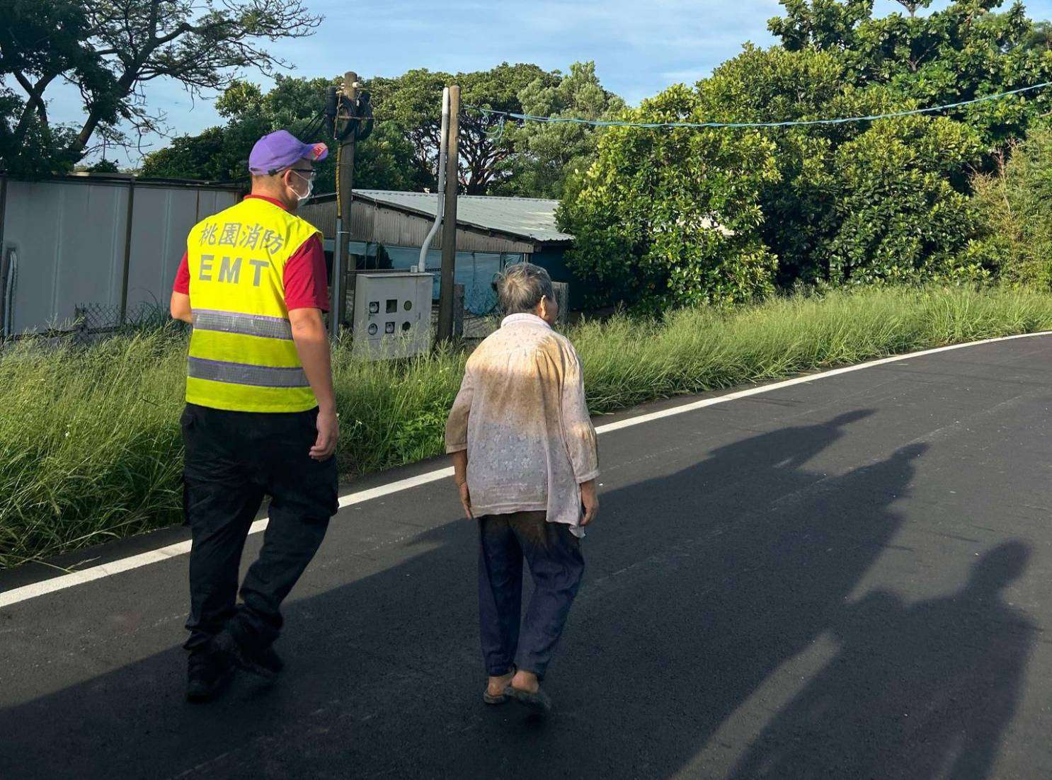 失智婦散步跌水溝 大園警緊急救援靠「這招」助返家 413221 0