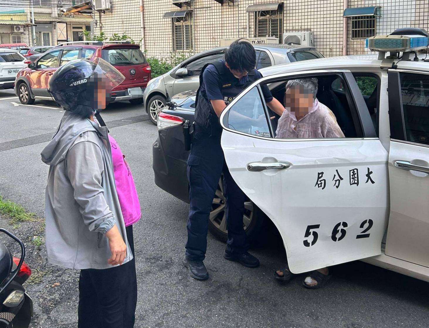 失智婦散步跌水溝 大園警緊急救援靠「這招」助返家 413222 0