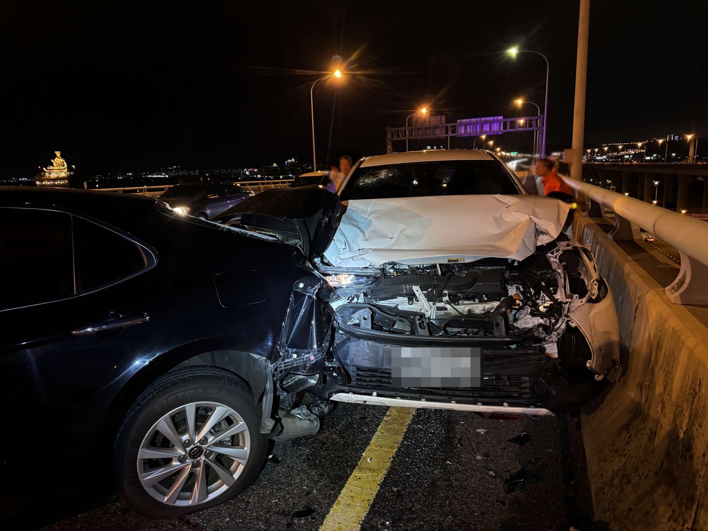 閃「鬼切」釀事故!下車拿故障標誌又遭撞 男右小腿慘截肢 429865
