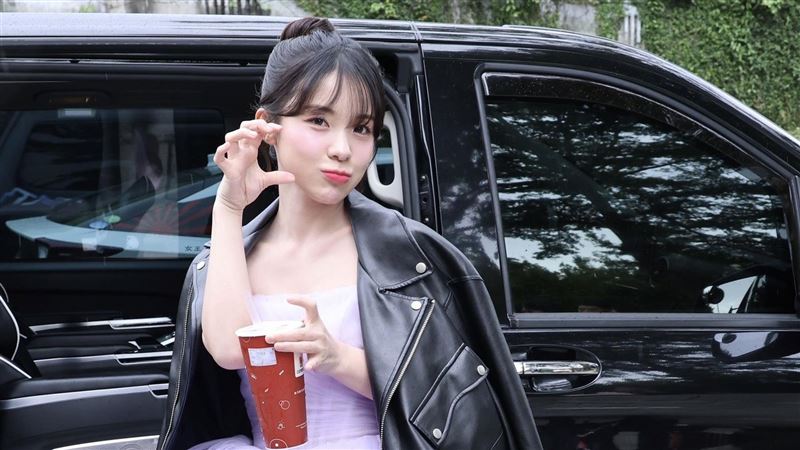 李多慧疑同居200公分經紀人 公司回應了