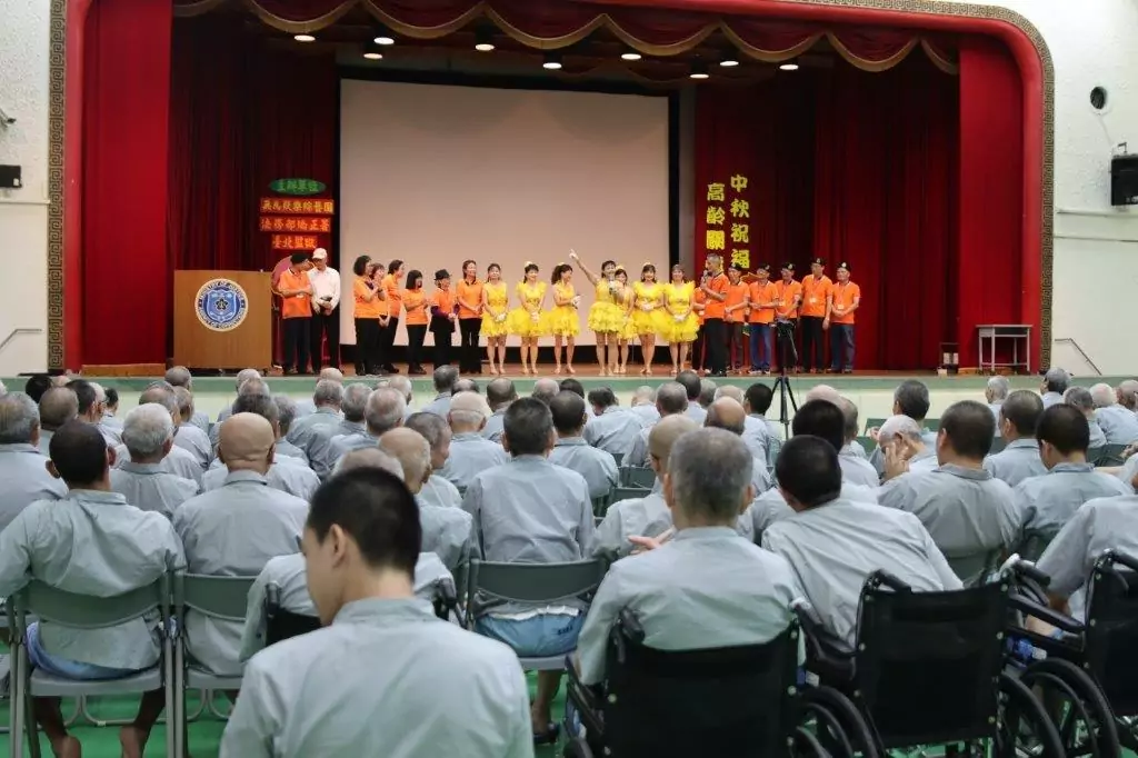 北監邀公益團體表演 鼓勵高齡收容人樂觀復歸社會 北監邀公益團體表演 鼓勵高齡收容人樂觀復歸社會