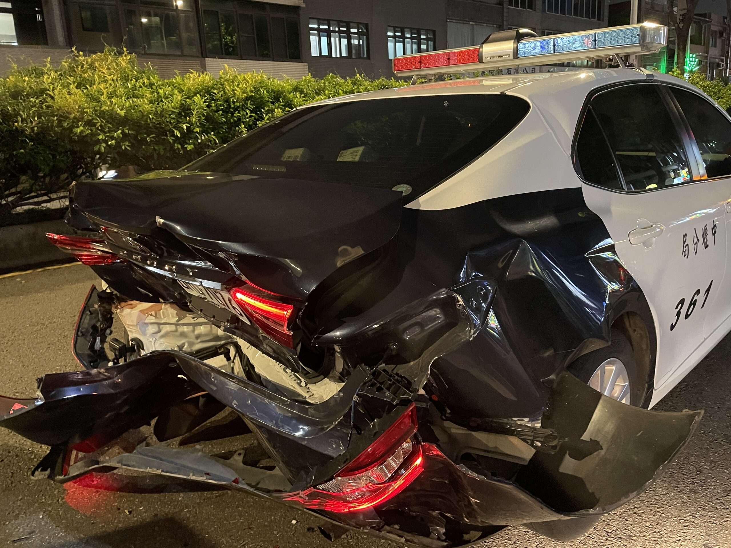 【有片】又是喪屍菸彈!男吸毒駕車神智不清 高速撞警車 S 10018948 0 scaled