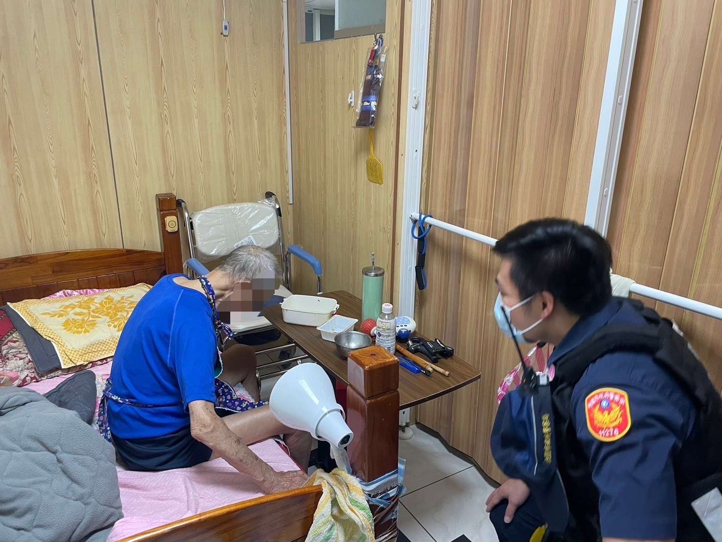 99歲老翁跌倒爬不起來 8旬妻子急向龍潭警求助 S 11674044 0