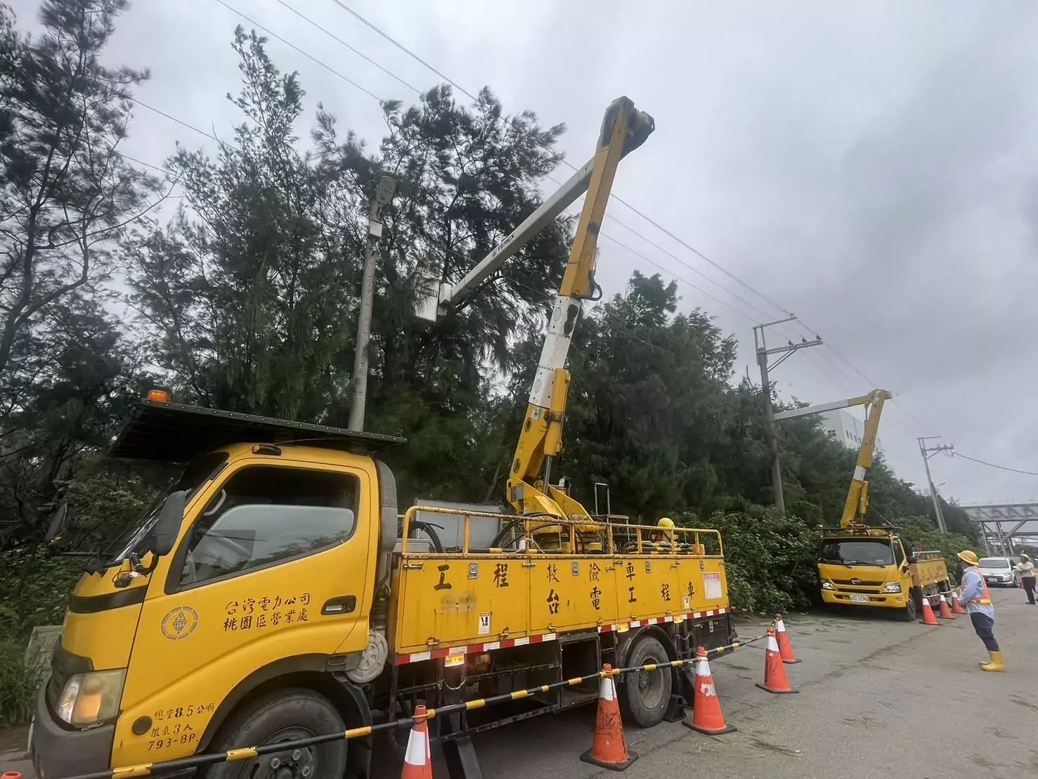 山陀兒攪局!桃園還有近500戶未復電 台電增派人力搶修 山陀兒攪局!桃園還有近500戶未復電 台電增派人力搶修