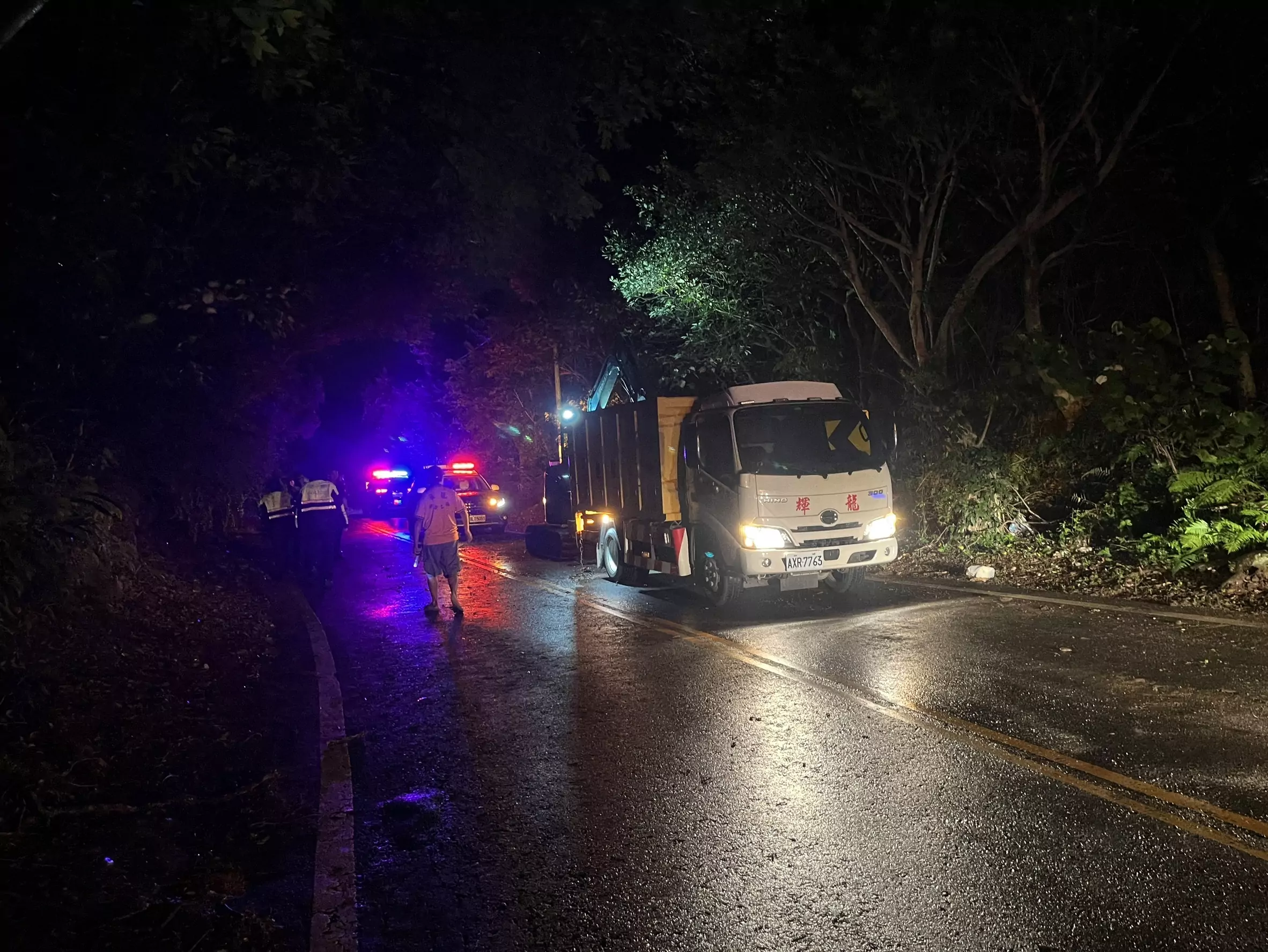 山陀兒逼近!桃園虎頭山路樹遭吹倒 龜山警火速啟動交通管制 S 130752517 0