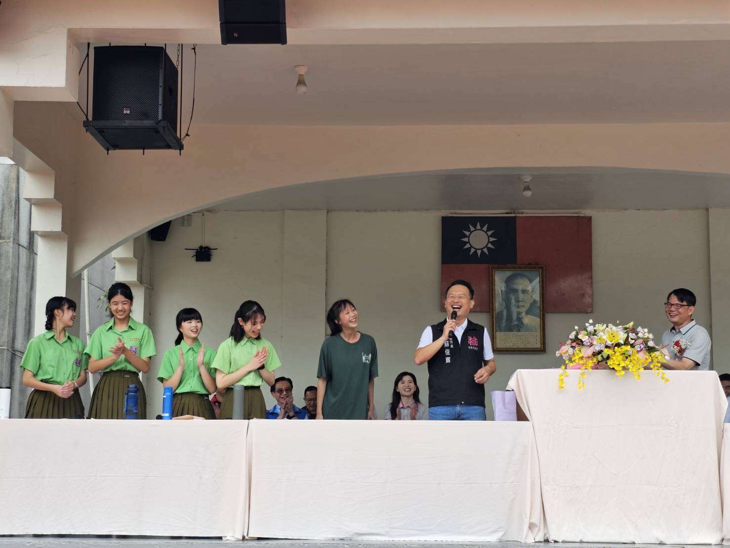 她刷新武陵高中運動會跳高成績紀錄 蘇俊賓加碼頒「副市長獎」 S 22356055 0
