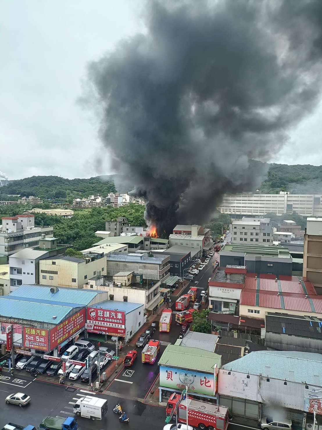 【有片】桃園汽車回收廠大火黑煙竄天 1人受傷送醫 S 2244631 0