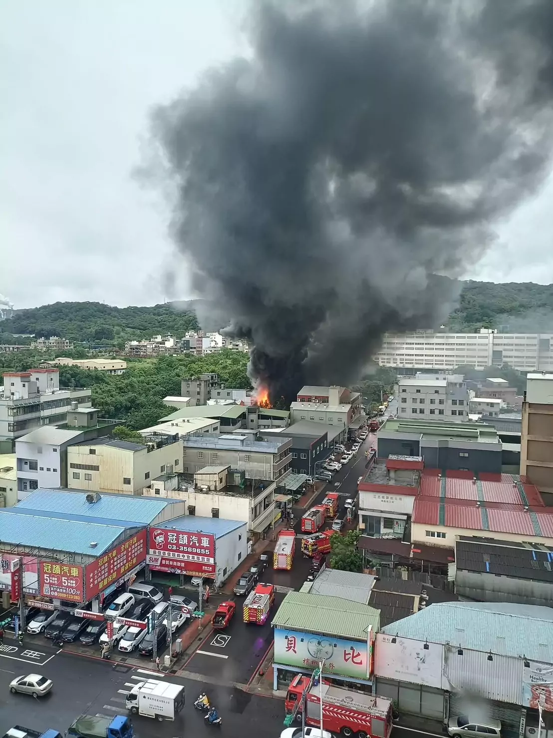 【有片】桃園汽車回收廠大火黑煙竄天 1人受傷送醫 S 2244631 0