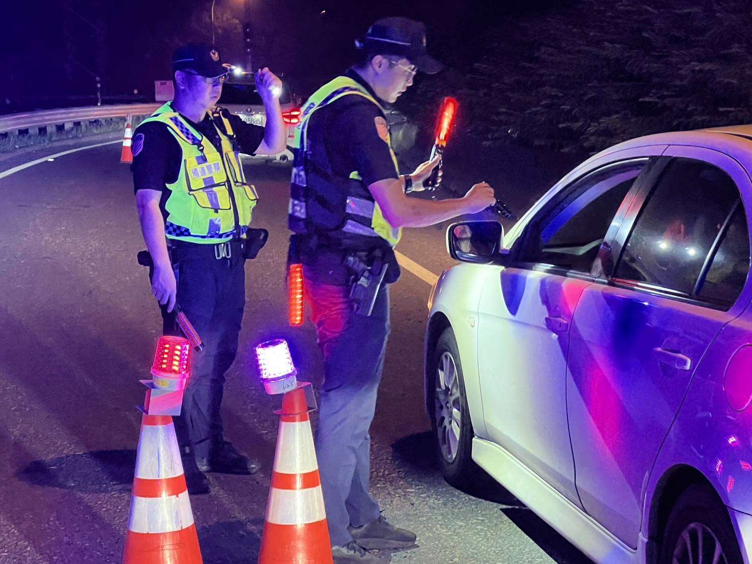 國道警察加強取締未繫安全帶 強化民眾行車安全 S 2400772