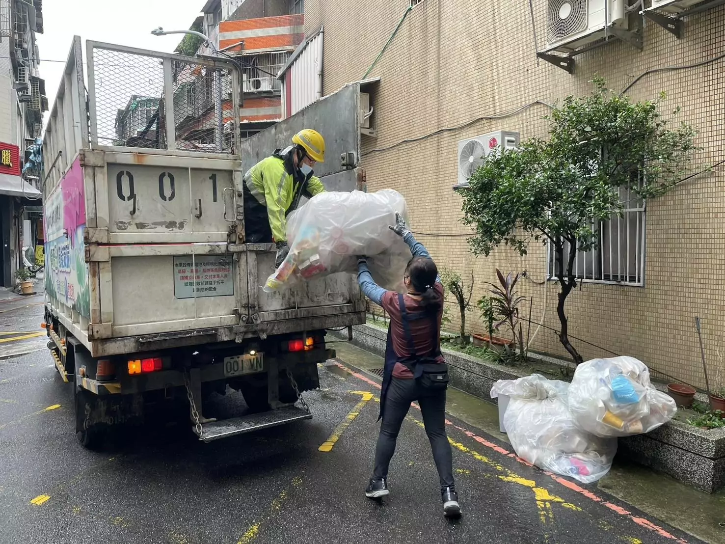桃環局動員2900清潔隊員 颱風過後加班清運垃圾 S 33488908 0