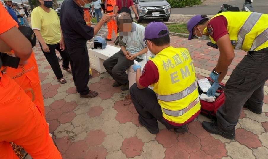 男釣魚受困漁港海堤下 海巡署北部分署、桃消即刻救援 S 33866035