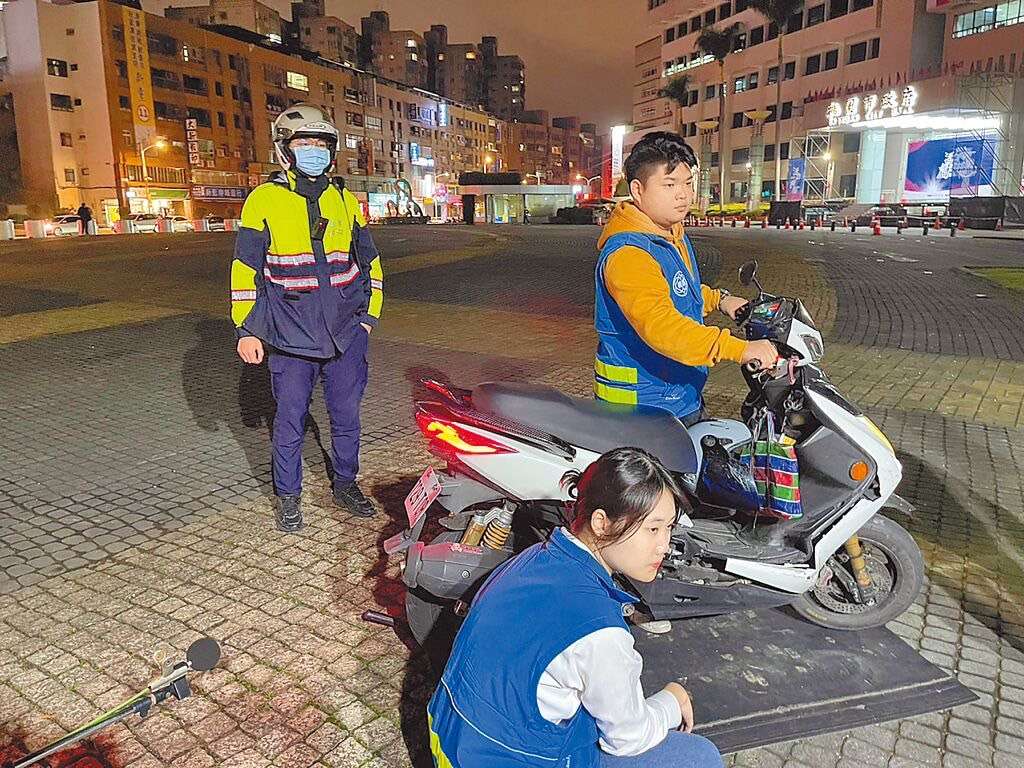 從源頭杜絕噪音問題 桃警稽查改裝車業者 S 36642852 0