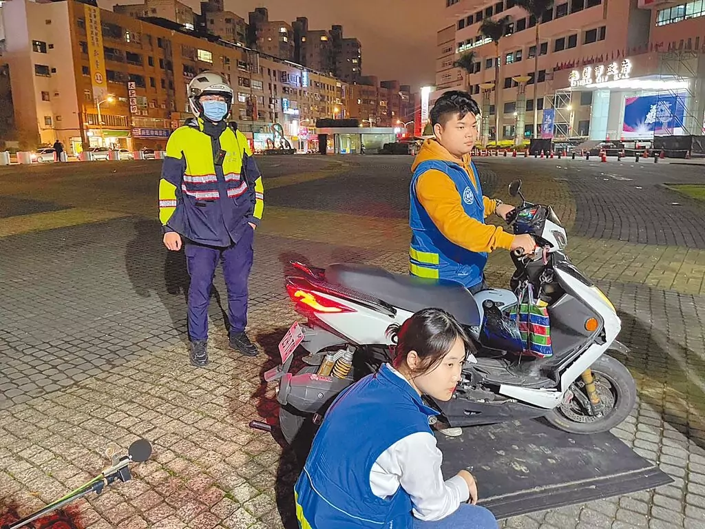 從源頭杜絕噪音問題 桃警稽查改裝車業者 從源頭杜絕噪音問題 桃警稽查改裝車業者