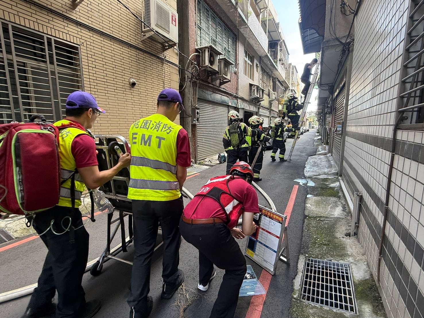 窄巷火警搶救不易 桃消龜山分隊靠它迅速掌握火場資訊 S 37912649 0