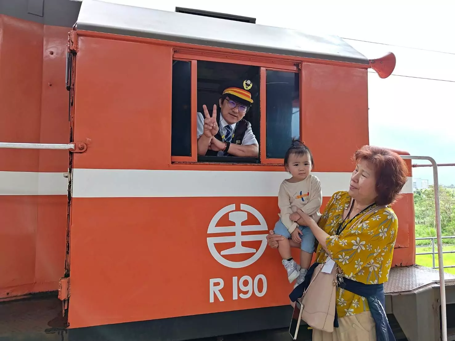 台鐵驚喜推出總統花車企劃「這年」出生民眾11/3免費搭 台鐵驚喜推出總統花車企劃「這年」出生民眾11/3免費搭