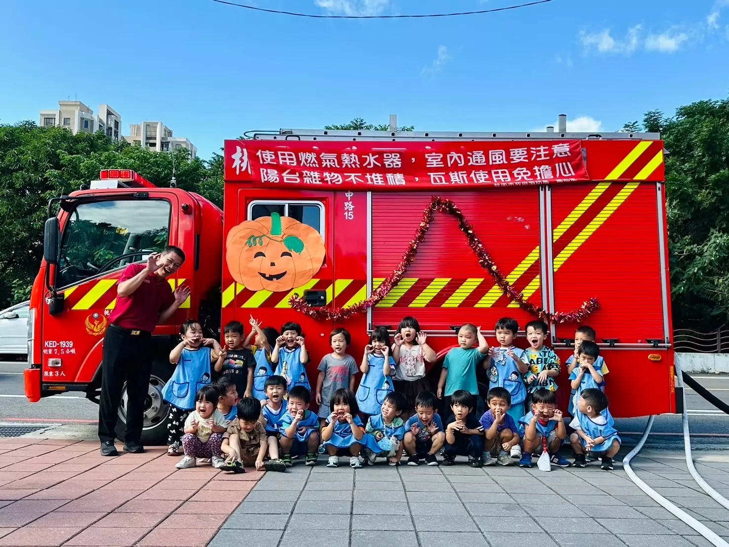 桃消中路分隊結合萬聖節 防災觀念向下扎根 桃消中路分隊結合萬聖節 防災觀念向下扎根
