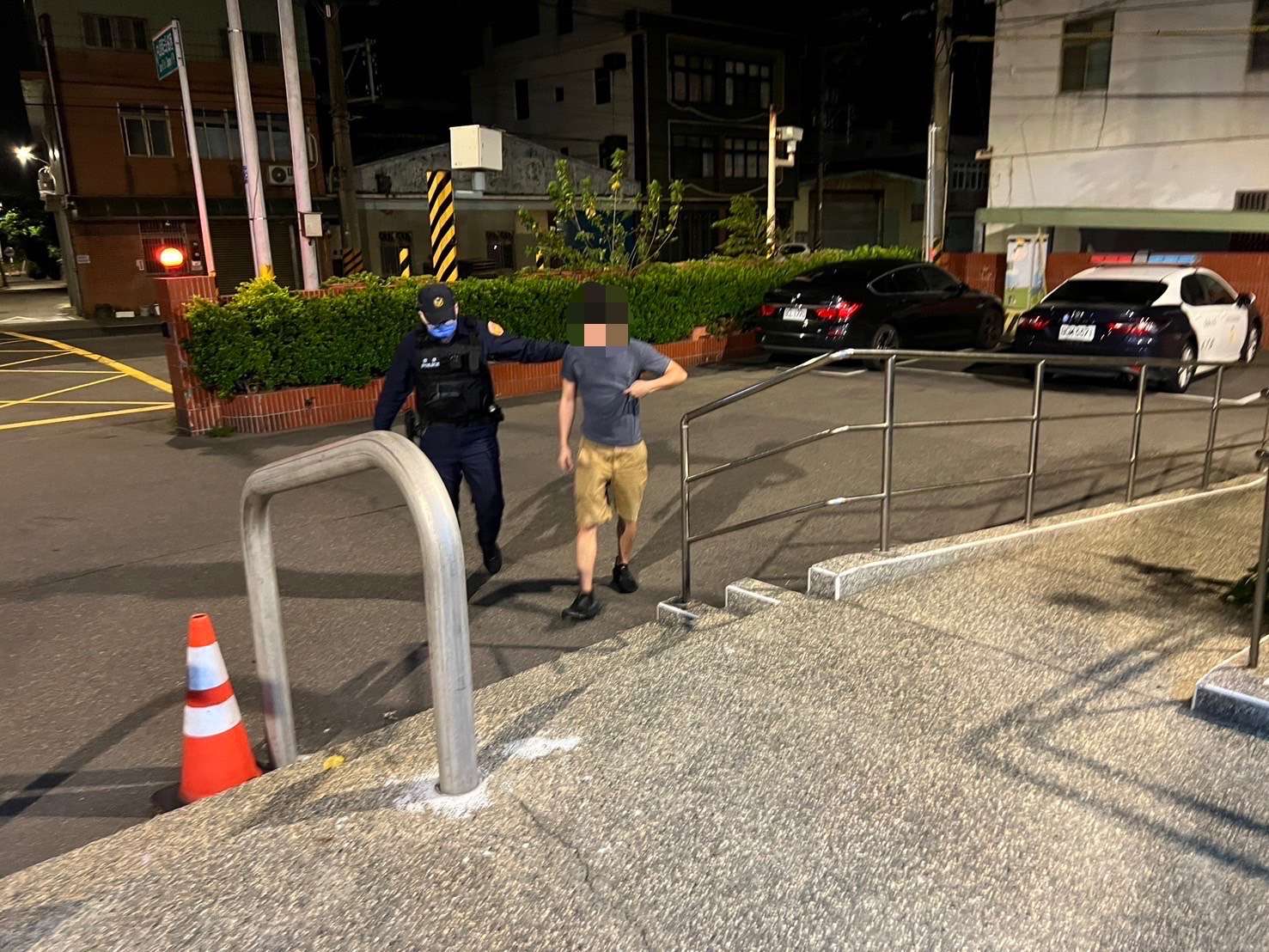 男深夜心情不佳漁港散心 楊梅警溫暖開導 S 69034069 0