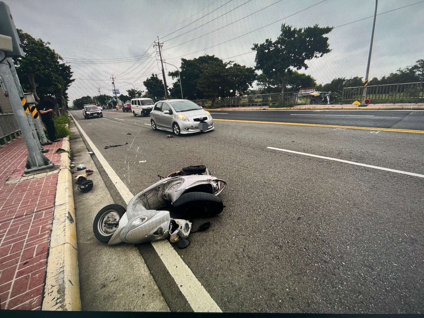 7旬騎士疑違規迴轉 與自小客碰撞送醫 S 69075118 0