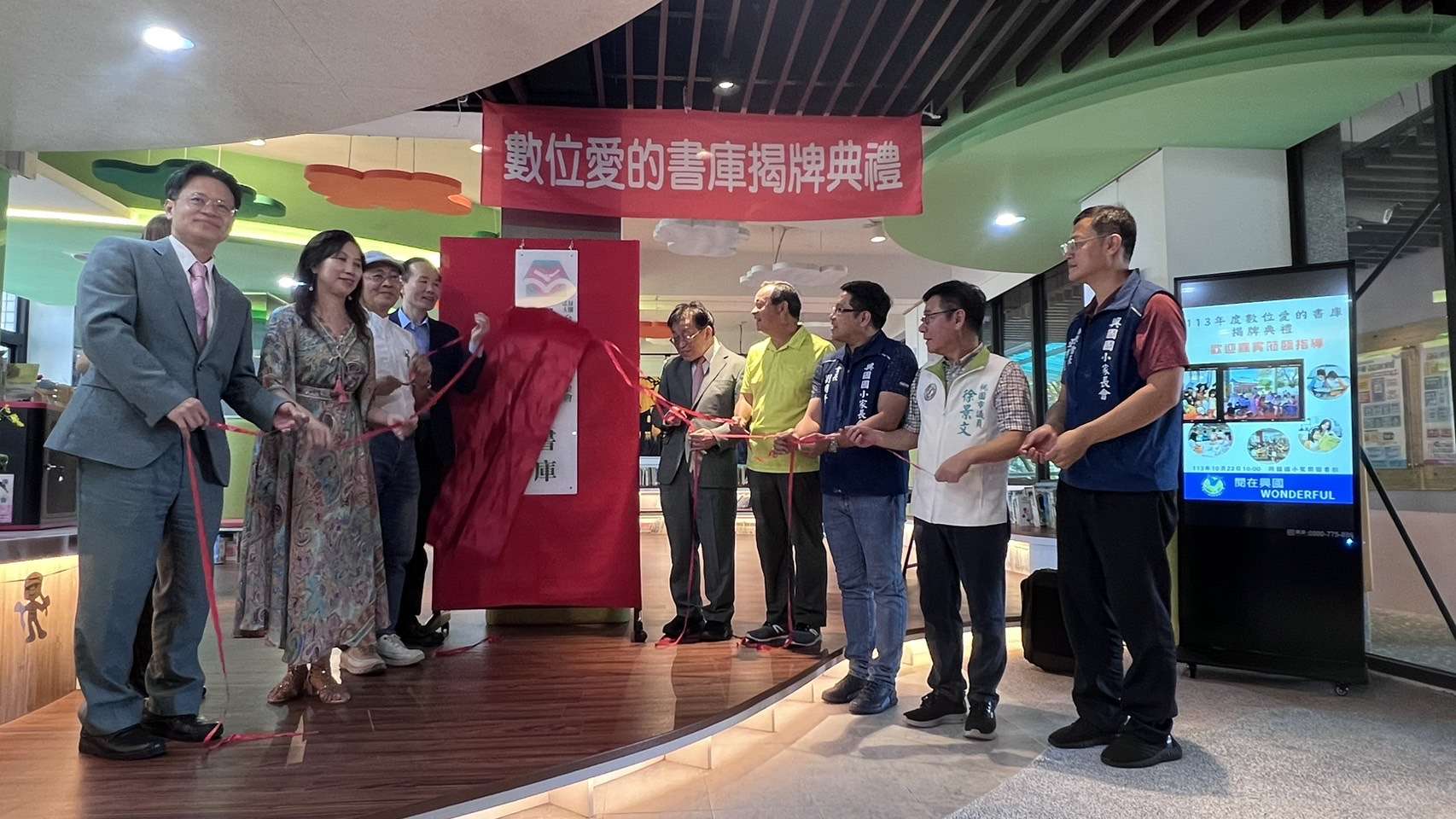 桃市第三所!中壢興國國小成立數位愛的書庫 S 8552595 0