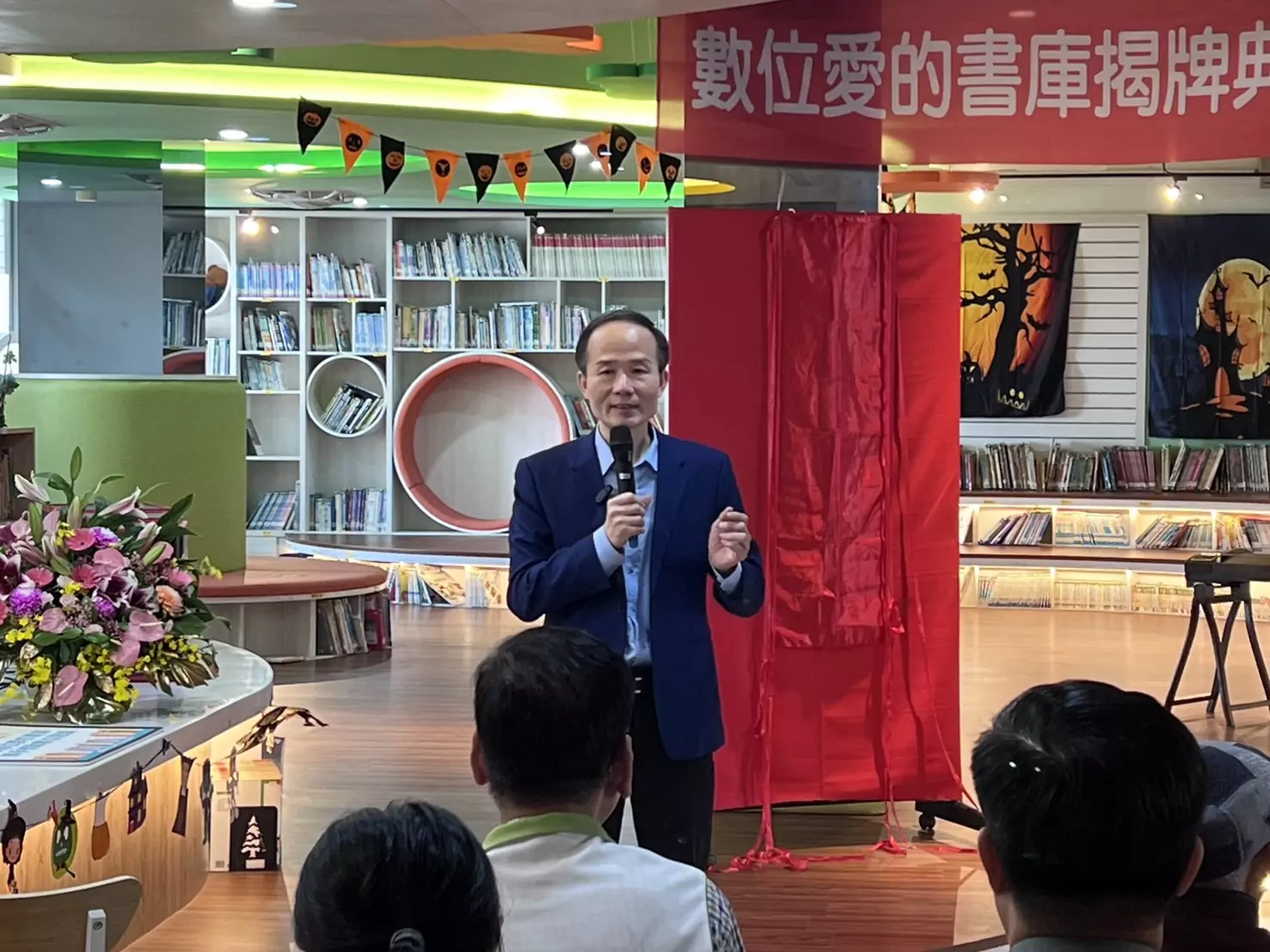 桃市第三所!中壢興國國小成立數位愛的書庫 S 8552596 0