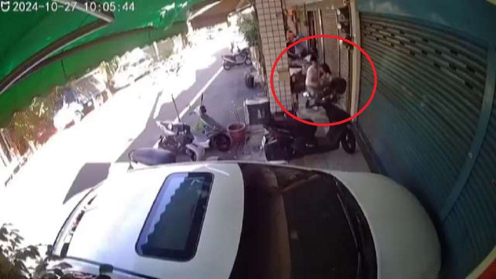 【有片】男當街強擄12歲女童 母心碎問:這債誰來還? affqad5