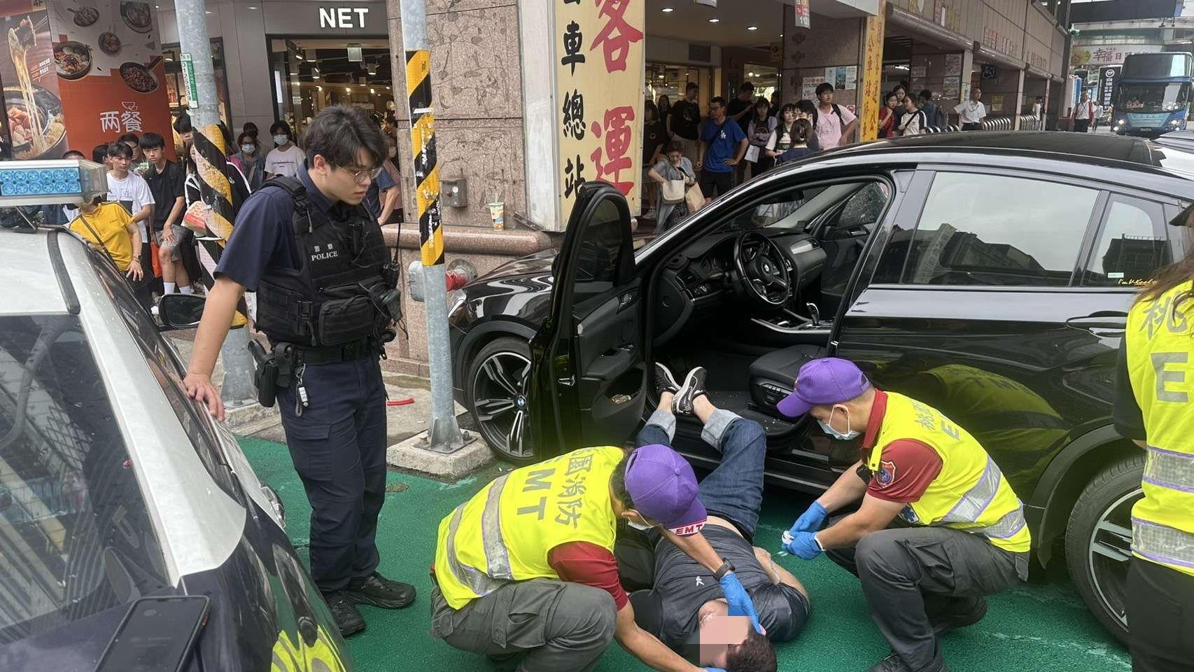 51歲駕駛疑癲癇發作 開車自撞柱子 d45f4