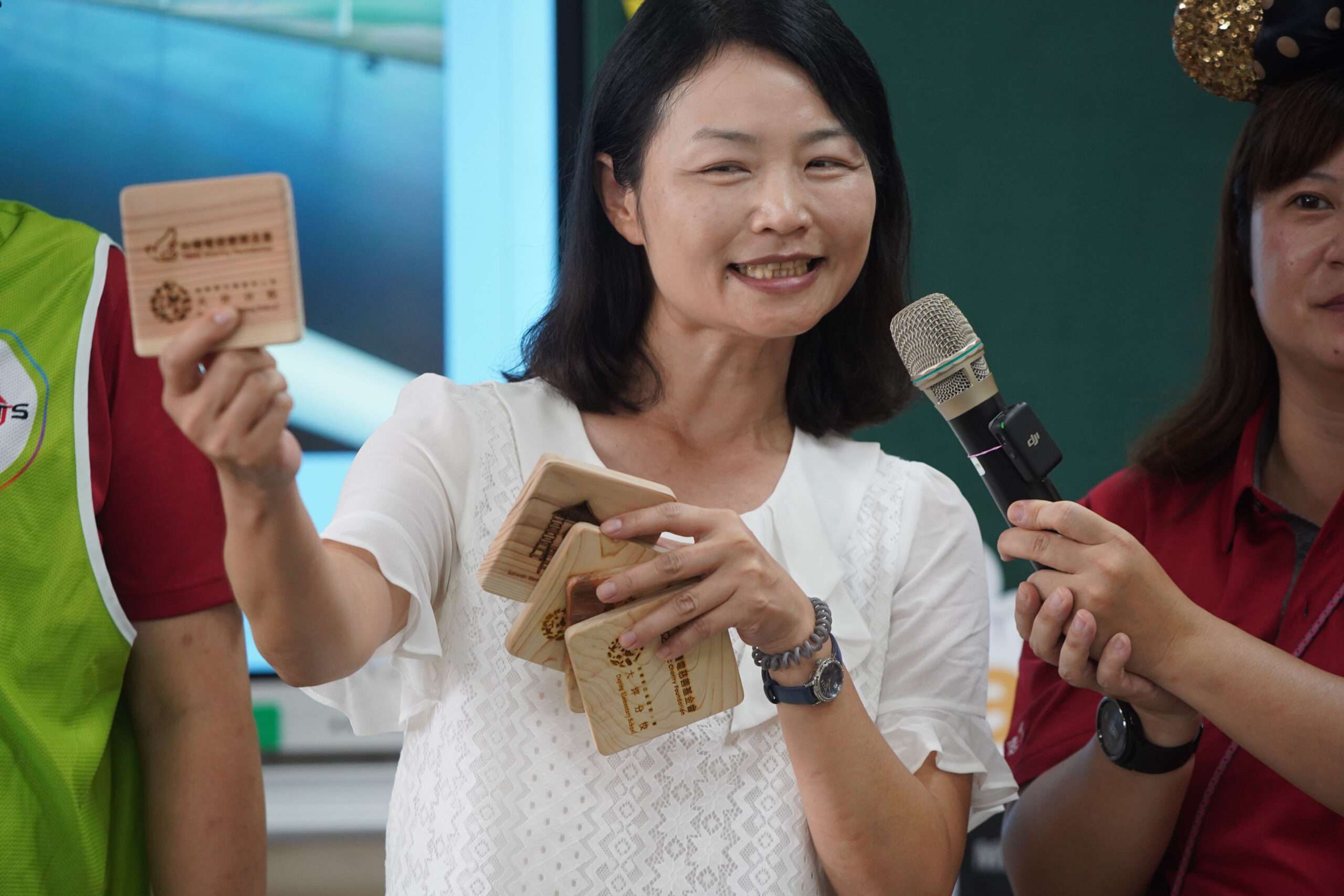 玩「風」了!台積電竹南廠AP6志工與苗栗三灣國小生樂當「風神」 陳美君 scaled