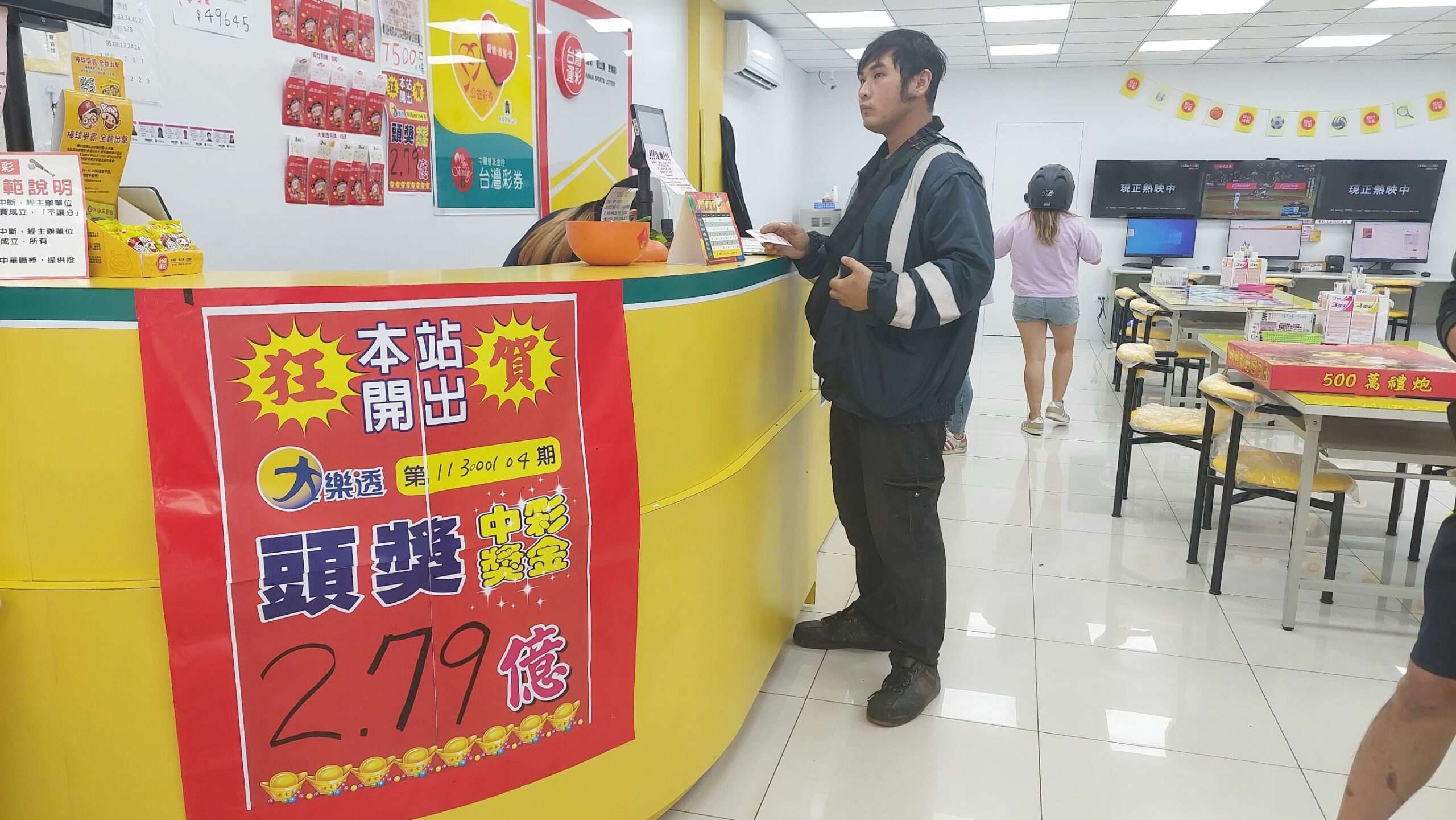 桃園觀音開出2.79億頭彩 店家說客人都這麼做 1021138 0 scaled