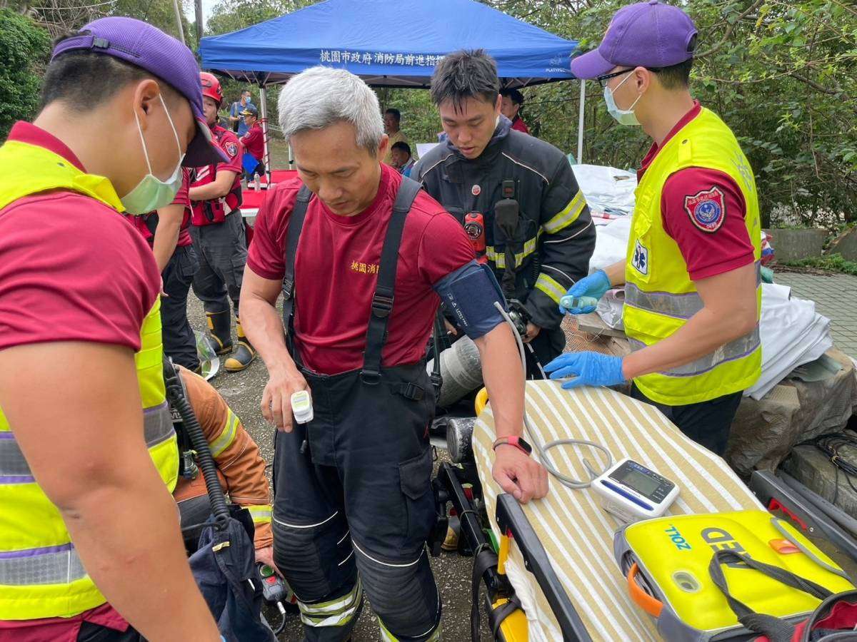 桃消山腳分隊辦理狹小巷弄搶救演練 提升火災應對能力 1052720 0