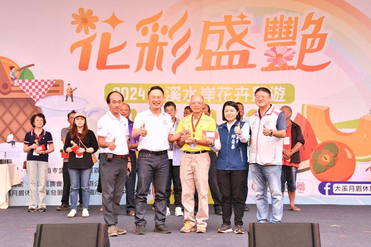「大溪水岸花卉農遊」創意花田超好拍 樂天桃猿圖騰首度亮相 1223028 0