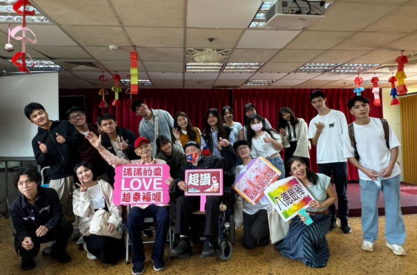八德榮家迎來青春氣息 大學生傾聽長者故事傳遞愛與智慧 123 3