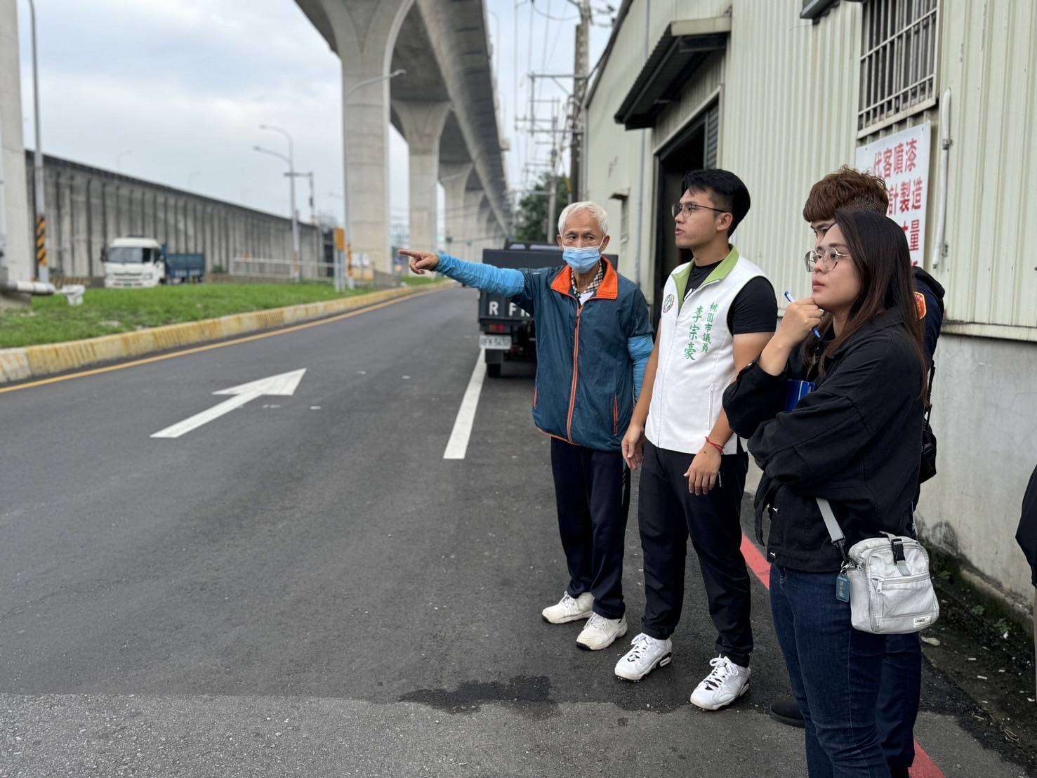 龜山這路段轉彎大車與對向車輛交織 李宗豪爭取退縮停等線 1512465 0