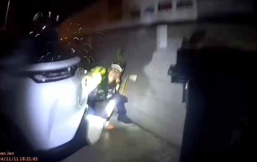 【有片】2男遇攔查心虛拔腿狂奔 警一查竟是「這身分」 1731400352752