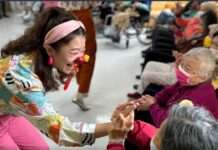 「紅鼻子醫師」進部桃 用笑聲療癒失智長輩