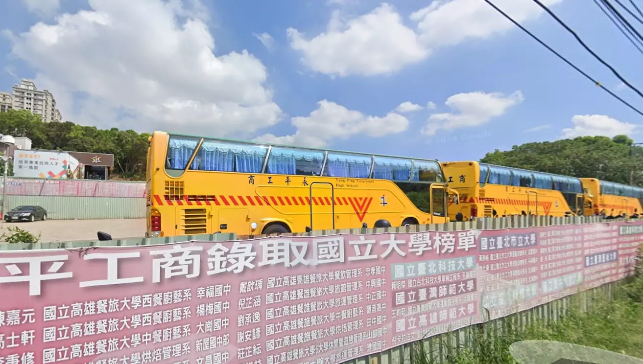 高一女學生搭校車遭輾腿 家長怒控校方卸責 教育局回應了 高一女學生搭校車遭輾腿 家長怒控校方卸責 教育局回應了
