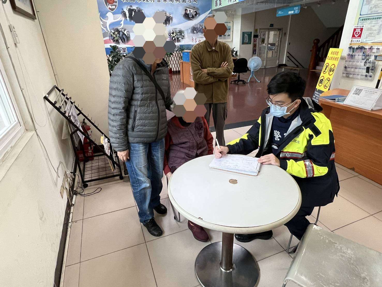 9旬婦1原因冷風中徘徊 桃園警暖心伸援助返家 2005984 0