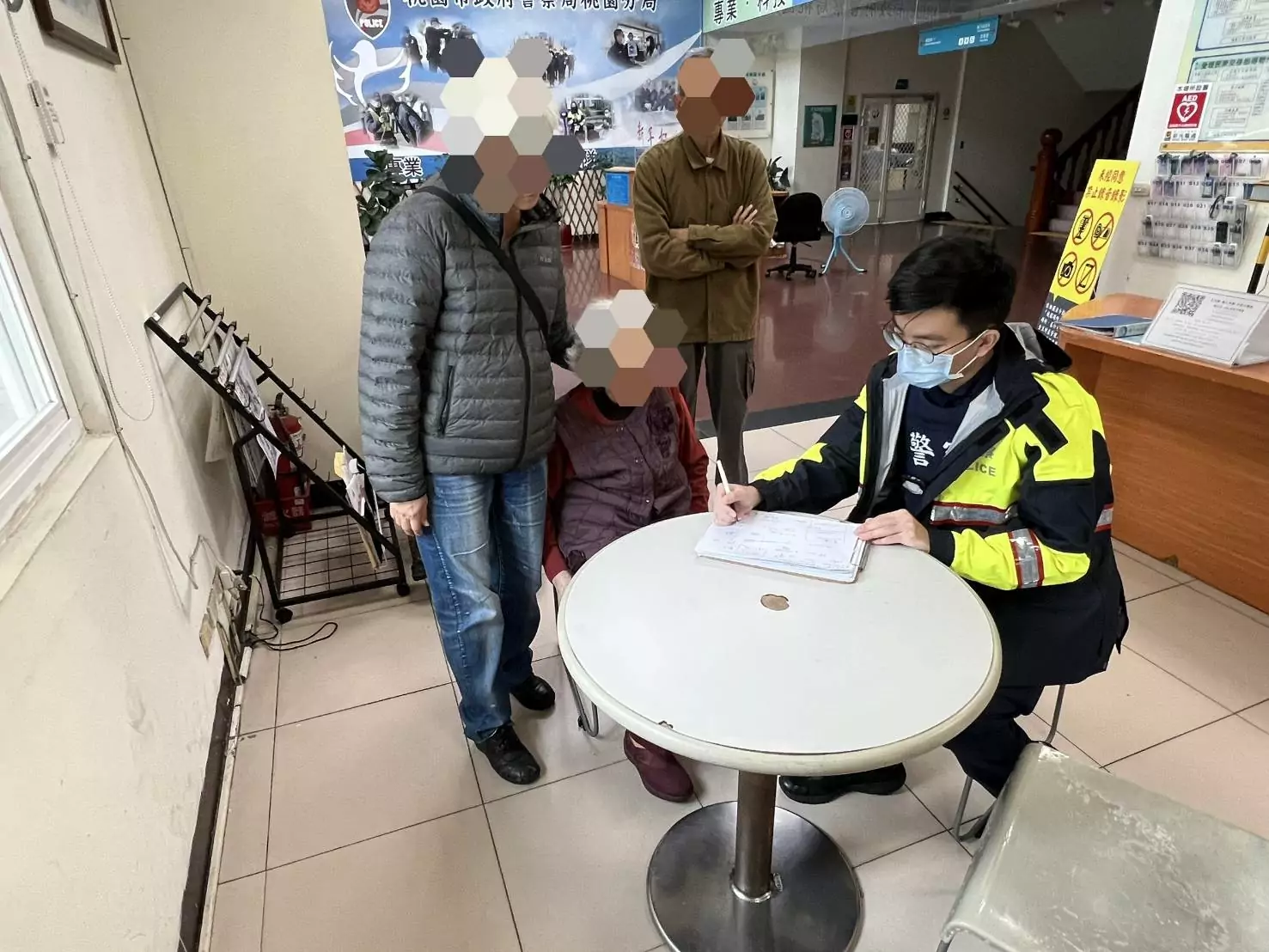 9旬婦1原因冷風中徘徊 桃園警暖心伸援助返家 2005984 0