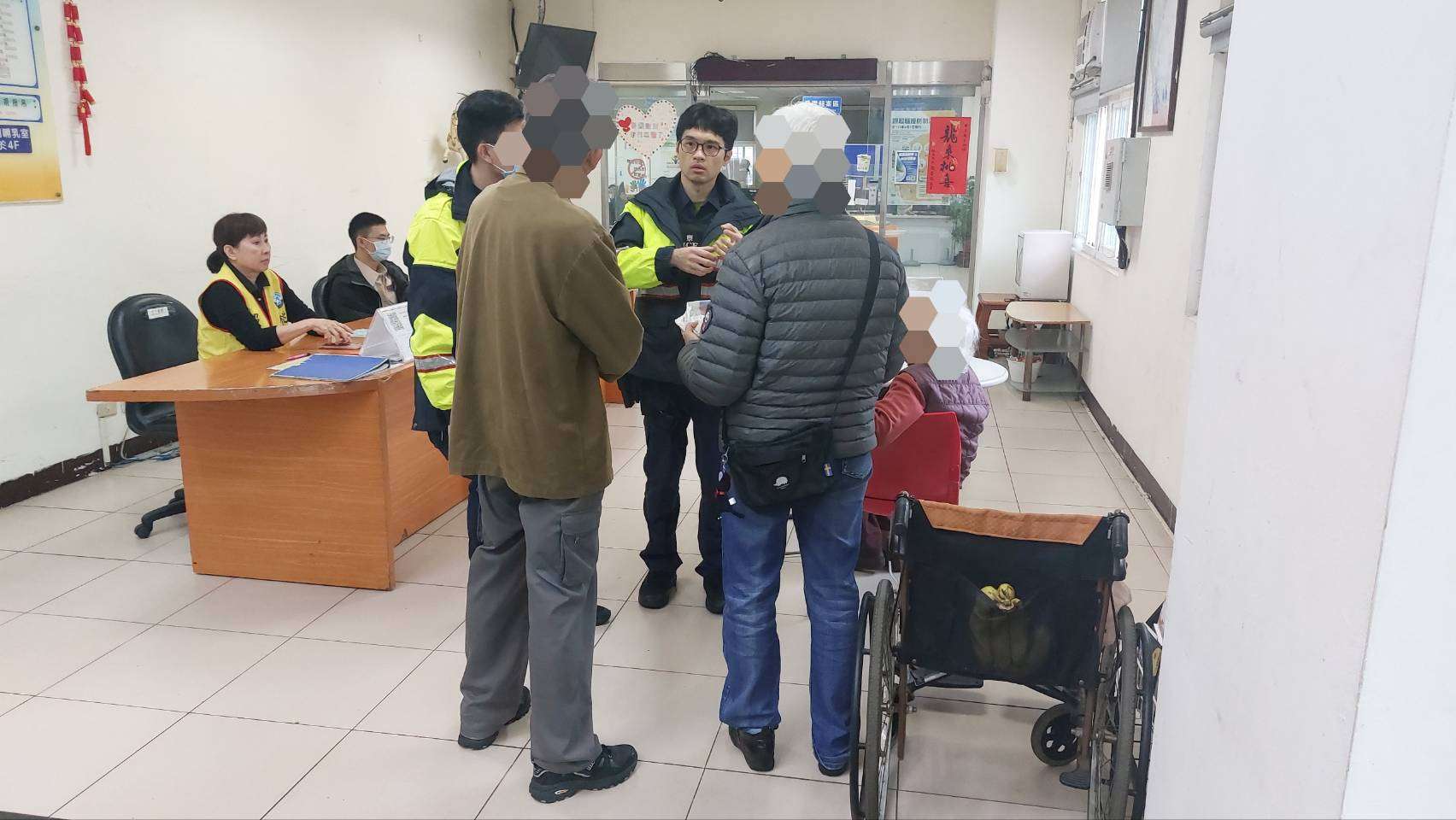 9旬婦1原因冷風中徘徊 桃園警暖心伸援助返家 2005985 0