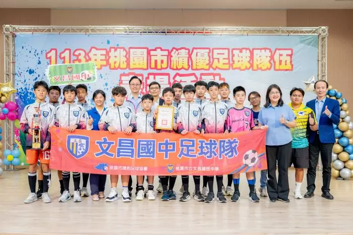 桃市足球隊伍表現亮眼 張善政勉勵選手突破自我 桃市足球隊伍表現亮眼 張善政勉勵選手突破自我