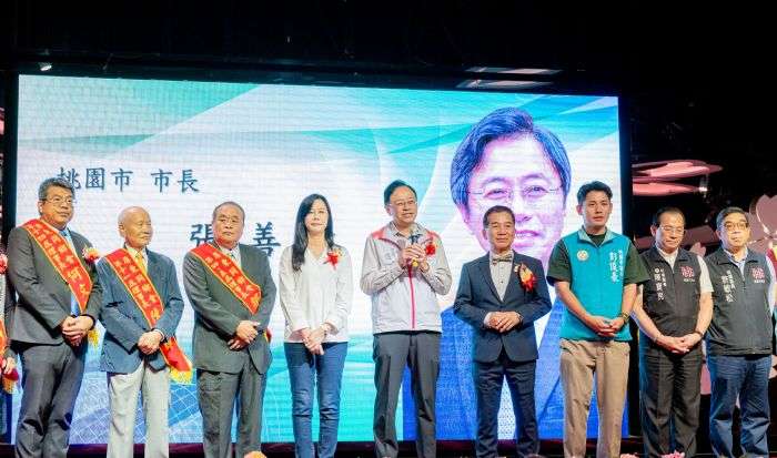 桃市屏東同鄉會理事長交接 張善政盼成員一同為桃園打拼 20241116214507579
