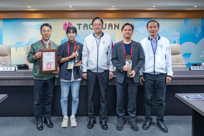 桃園陽明高中致力推動全民國防教育 獲國防部頒獎肯定 20241120151714023