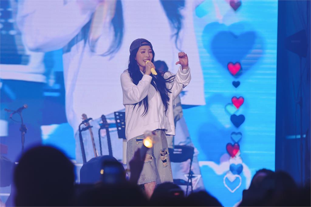韓國天后BoA寶兒睽違11年來台開唱 全場粉絲嗨翻