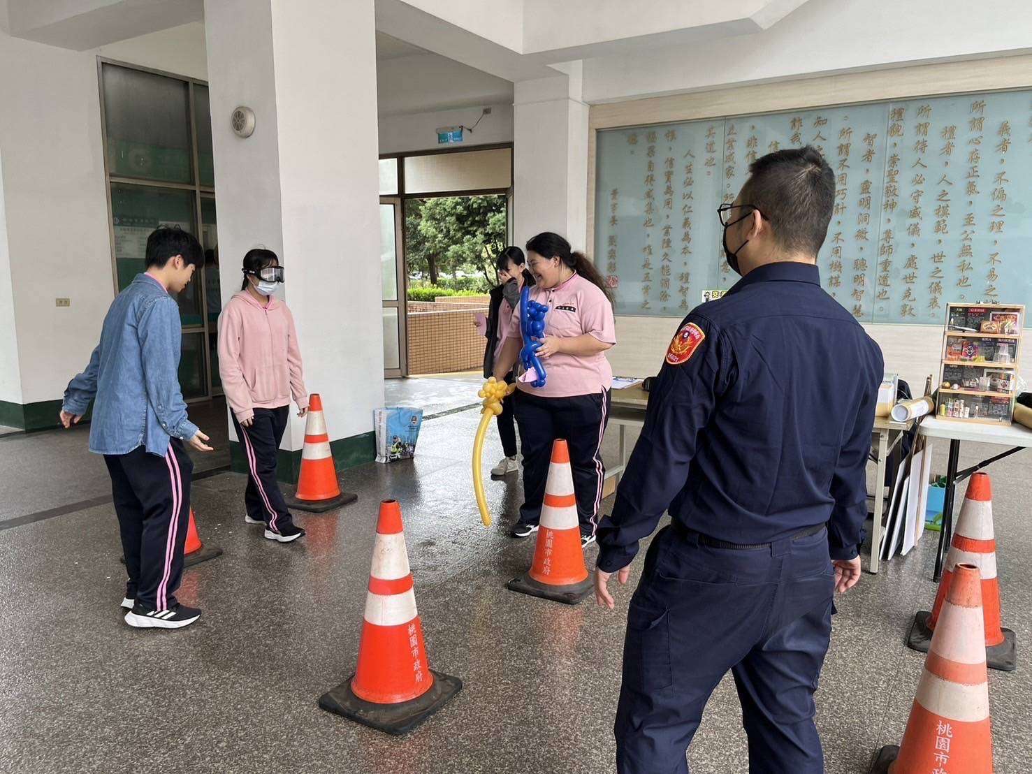 龍潭警結合新生醫專校慶 強化師生、家長交通安全觀念 2475209 0