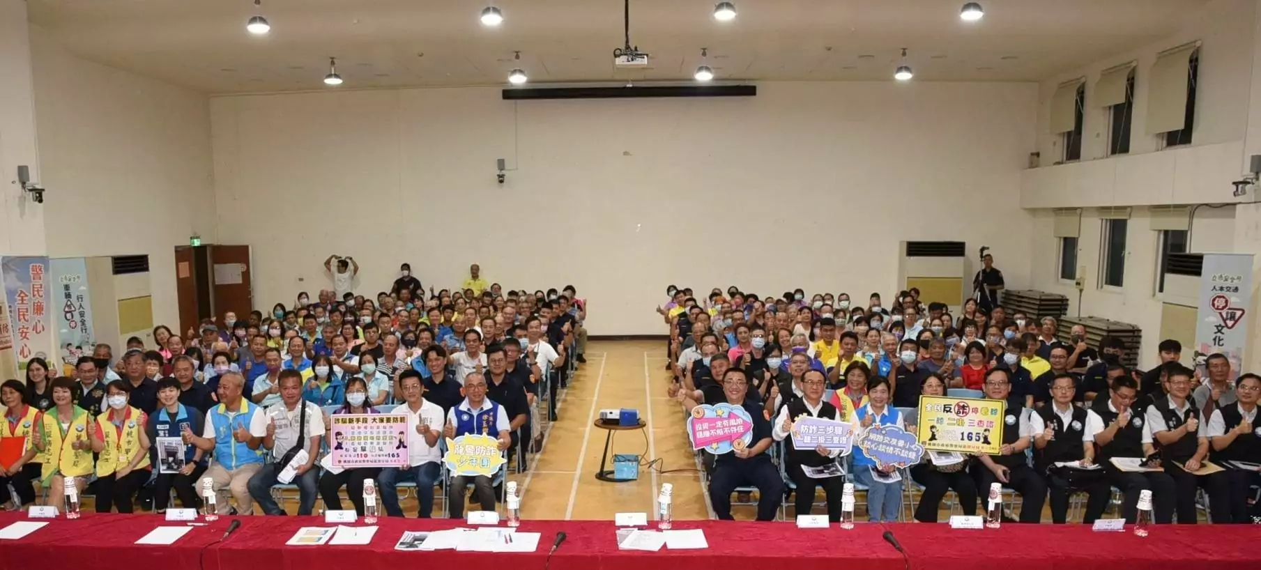 守護民眾荷包!龍潭警結合「打詐儀表板」宣導防詐觀念 守護民眾荷包!龍潭警結合「打詐儀表板」宣導防詐觀念