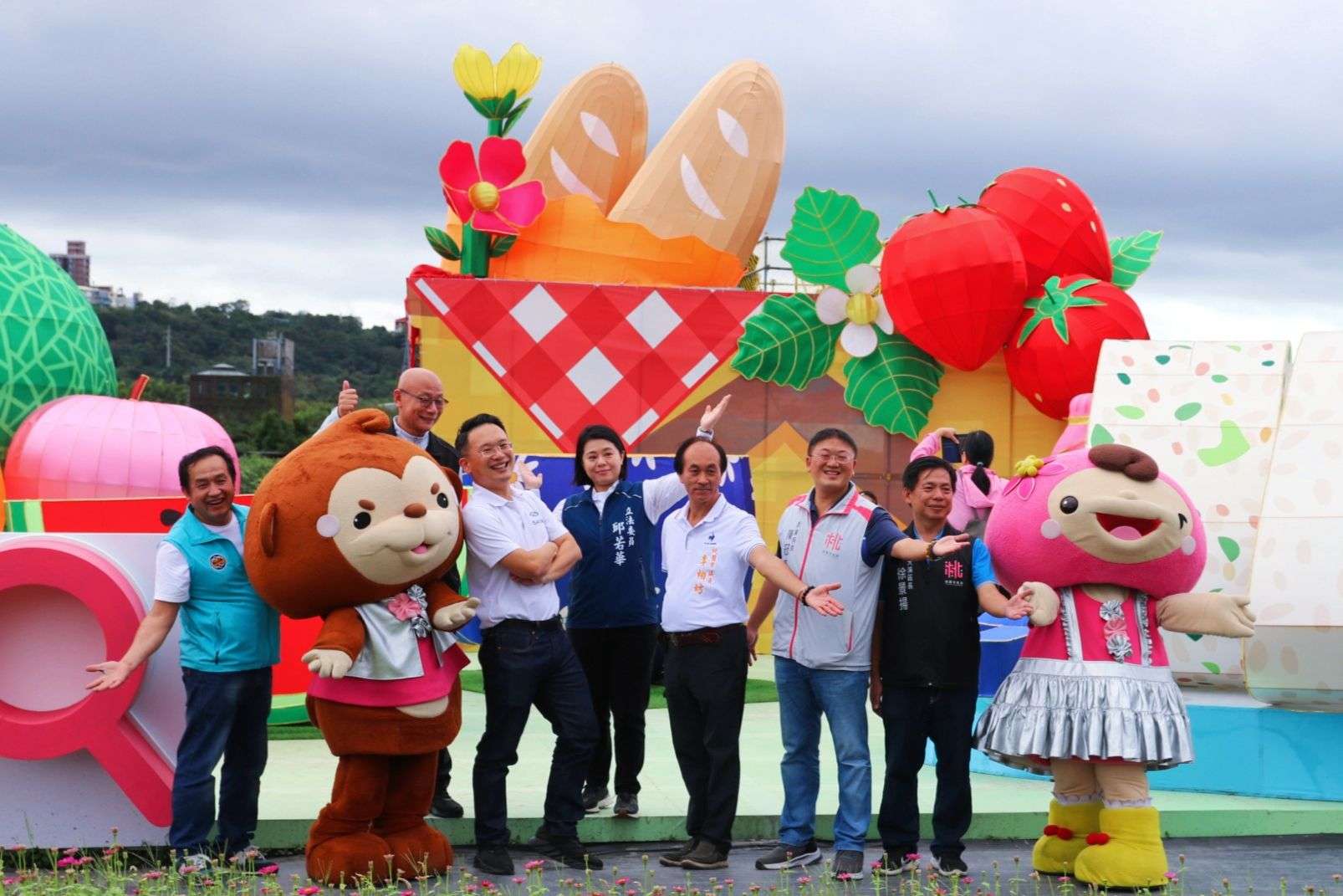 「大溪水岸花卉農遊」創意花田超好拍 樂天桃猿圖騰首度亮相 273324