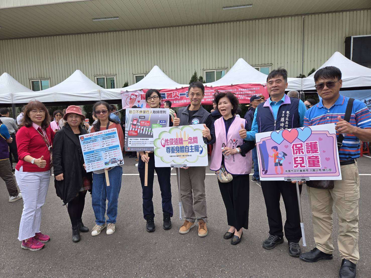 企業號召捐血救人 大園警熱情響應不忘宣導反詐、交通安全 307063 0