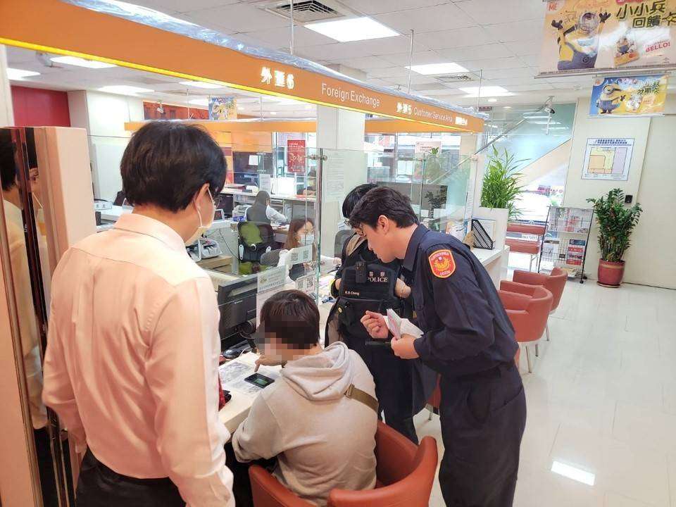 男義氣挺友險遭詐15萬 大園警急攔阻揭騙局 309776 0