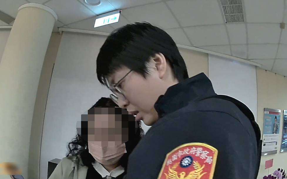 被喊「老婆」墜入情網 大園警銀及時勸阻守住她荷包 311435 0